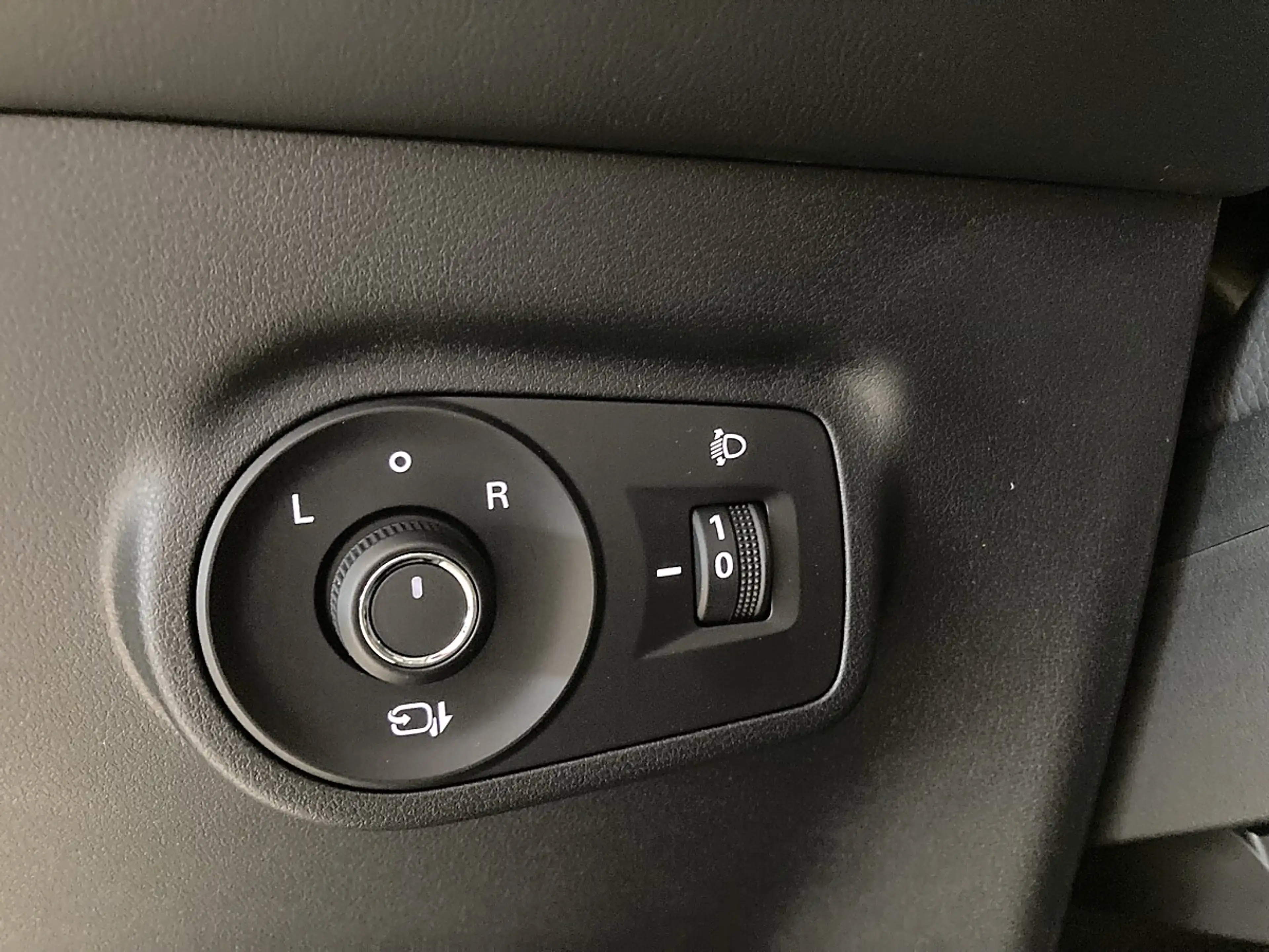 MG ZS HEV Luxury-Ausstattung  Schiebedach — photo 22