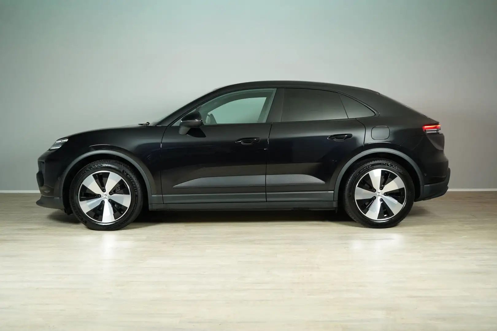 Porsche Macan 4 Schwarz - 2