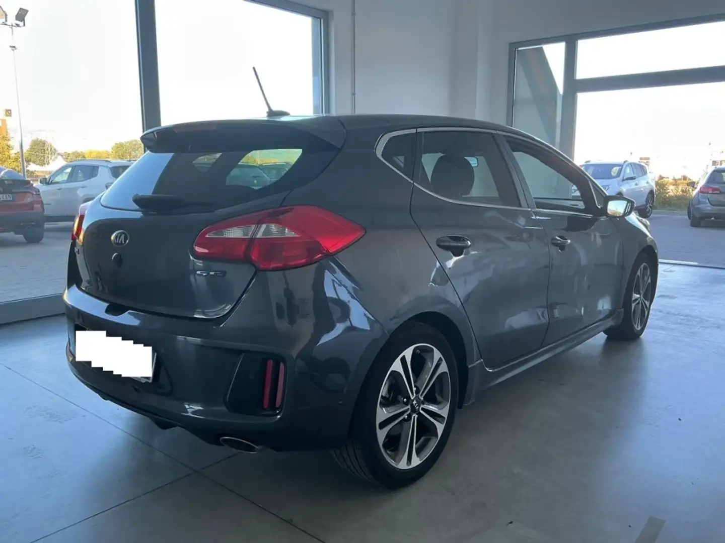 Kia Ceed / cee'd 1.6CRDI VGT GT Line P. Luxury DCT 136 Grau - 2