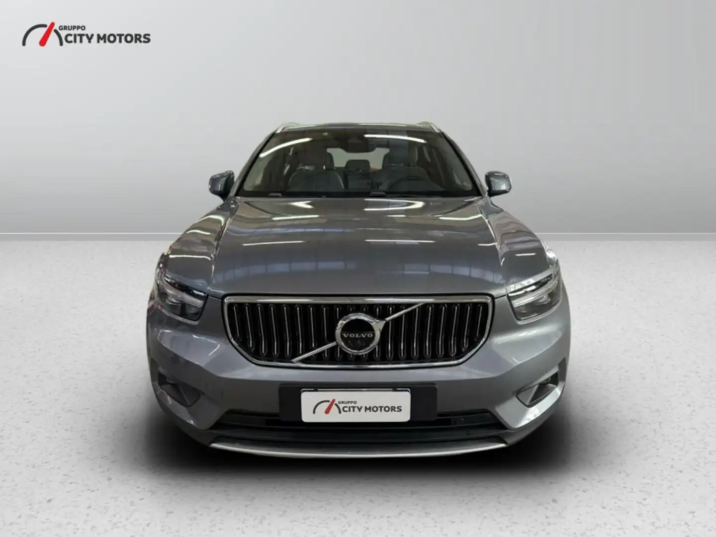 Volvo XC40 2.0 D3 Momentum awd geartronic Gris - 2
