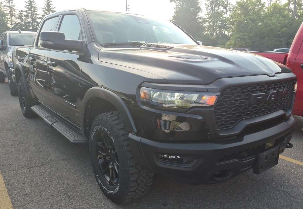 2025 RAM 1500 Rebel 4x4 Crew Cab, DUAL PANE SUNROOF, MULTI FUNCT