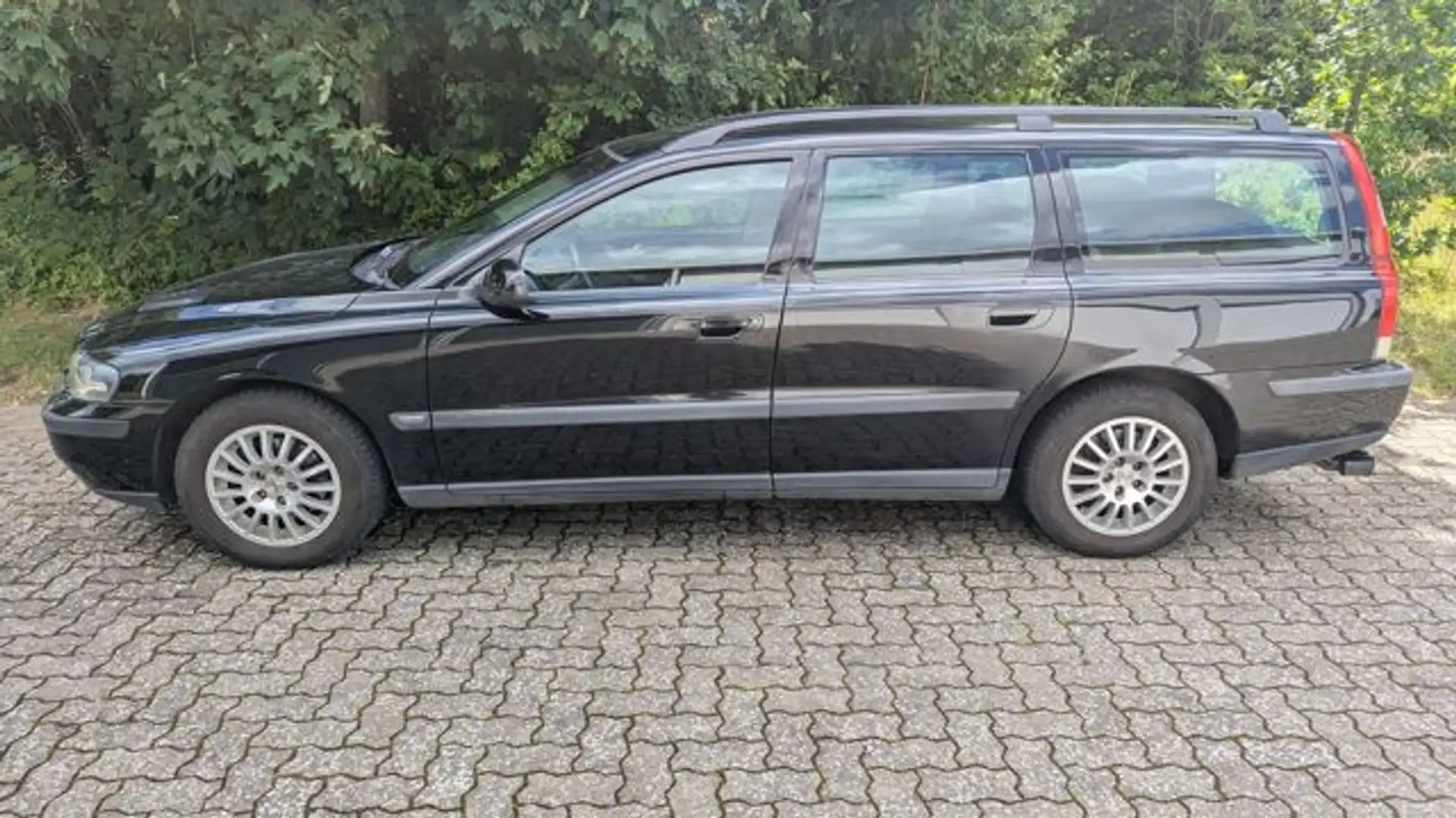 Volvo V70 Kombi 2.4 (103kW)*Alufelgen* Black - 2
