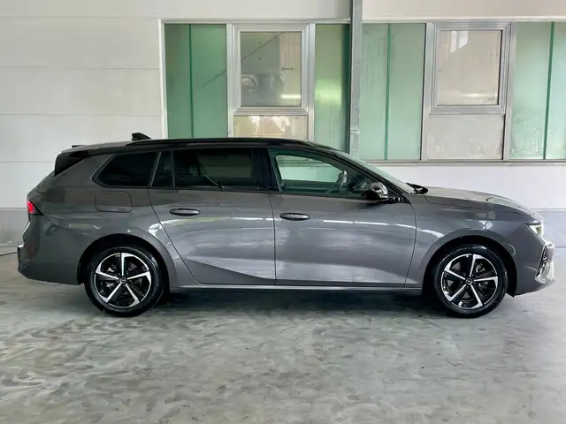 Opel Astra view 8