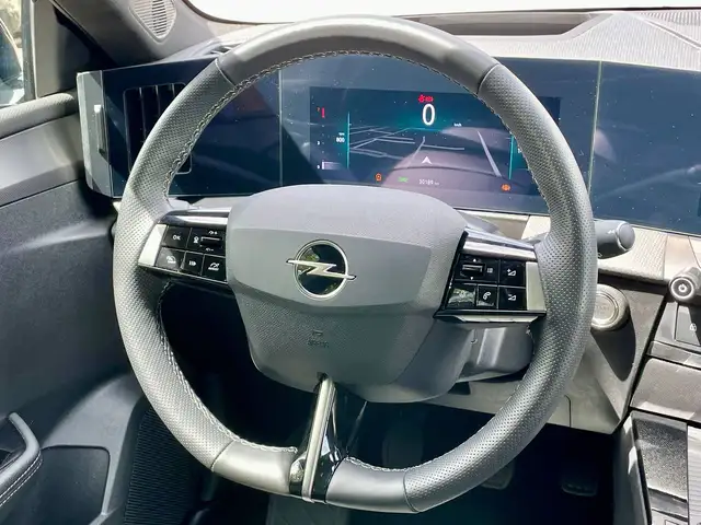 Opel Astra view 12