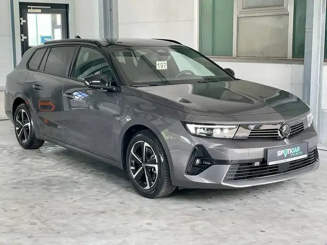 Opel Astra view 2