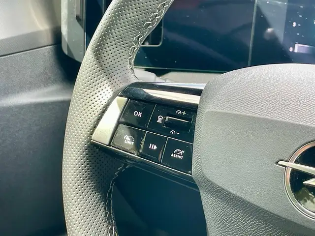 Opel Astra view 13