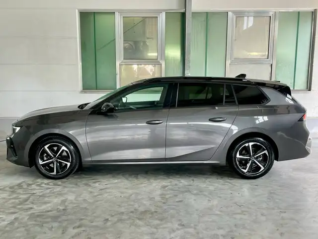 Opel Astra view 7