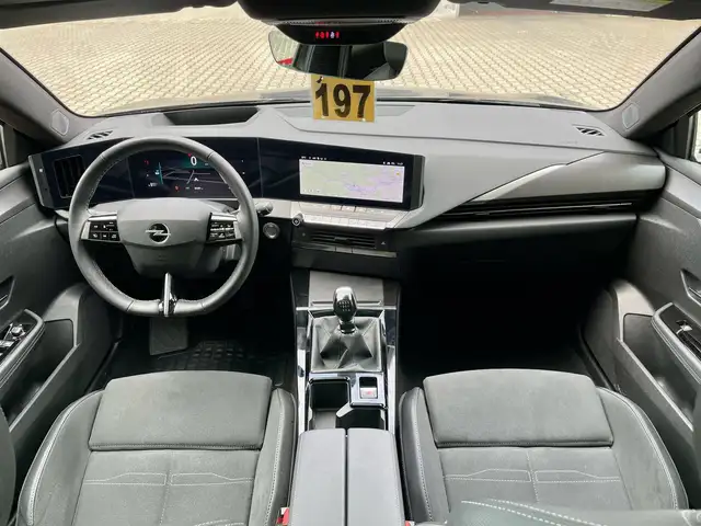 Opel Astra view 11