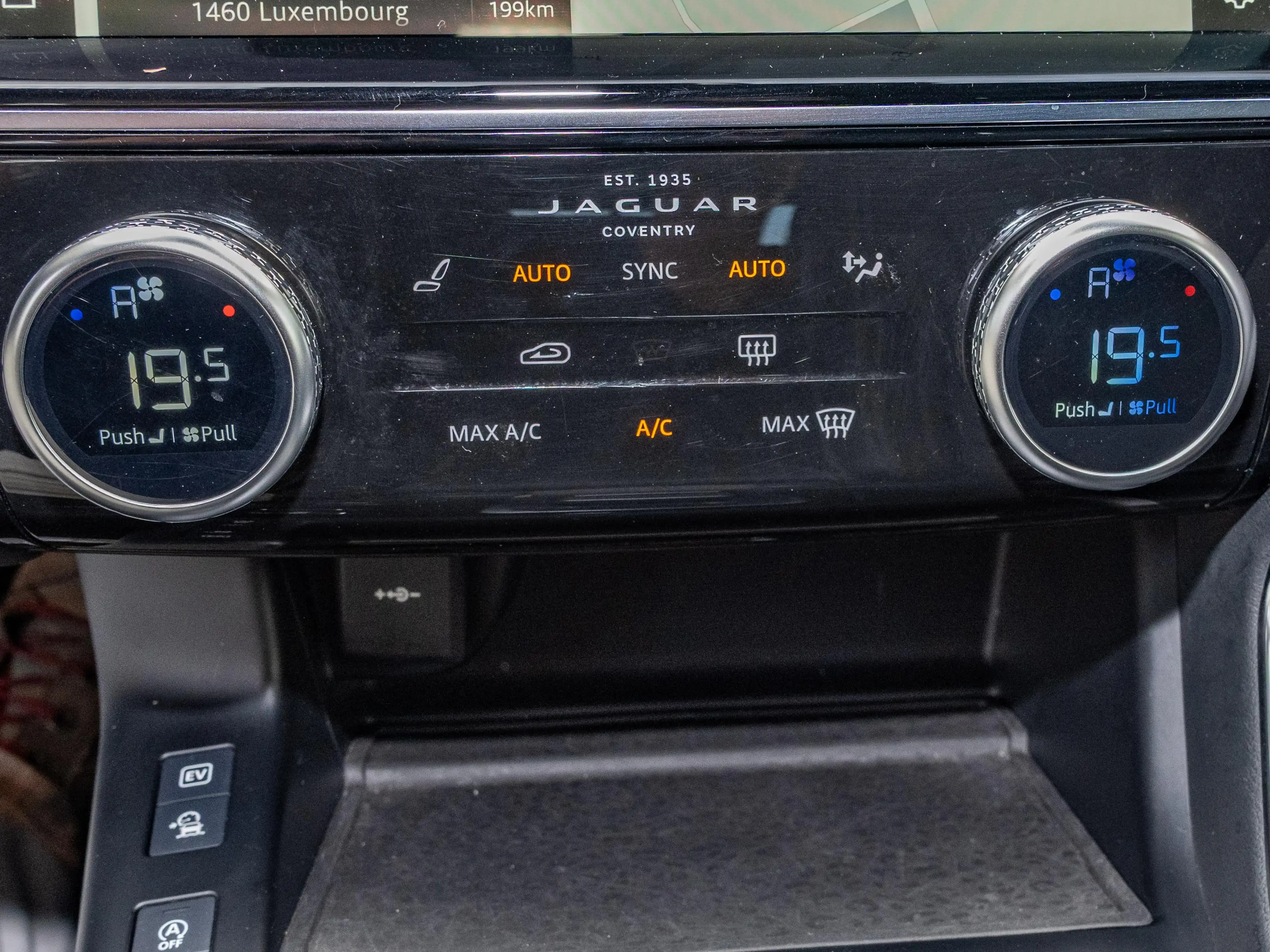 Jaguar E-Pace P300e R-Dynamic S | Adaptive CC | Carplay | Memory — photo 15