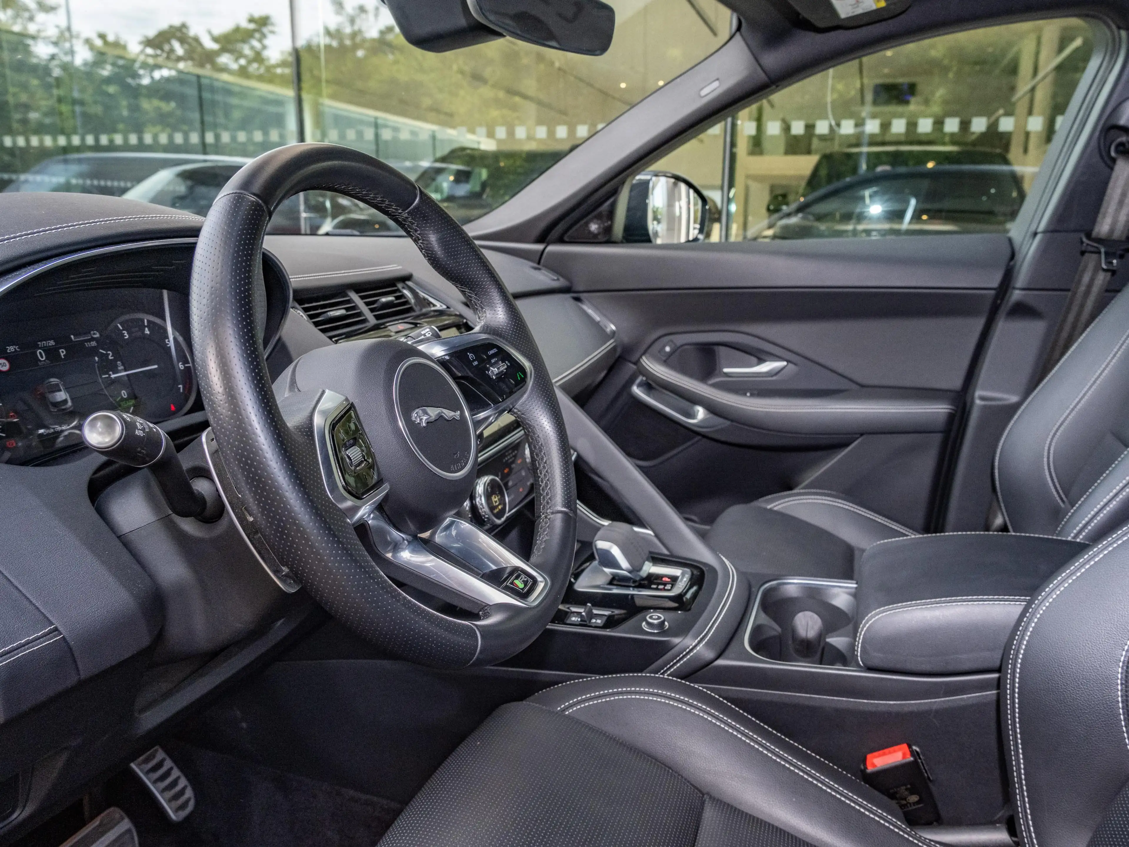 Jaguar E-Pace P300e R-Dynamic S | Adaptive CC | Carplay | Memory — photo 8
