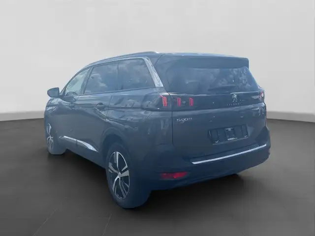 Peugeot 5008 view 3