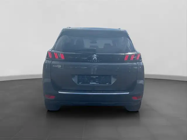 Peugeot 5008 view 4