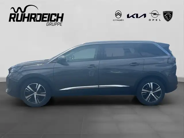 Peugeot 5008 view 2