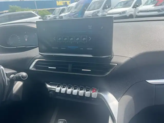 Peugeot 5008 view 12