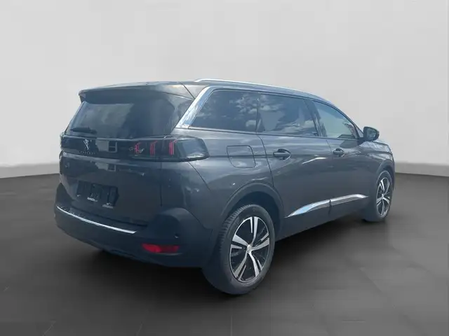 Peugeot 5008 view 5