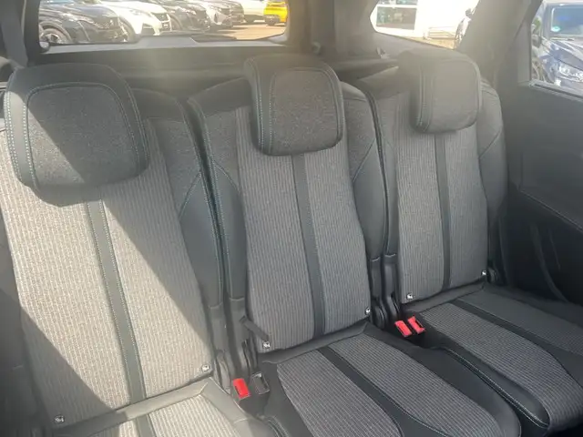 Peugeot 5008 view 14