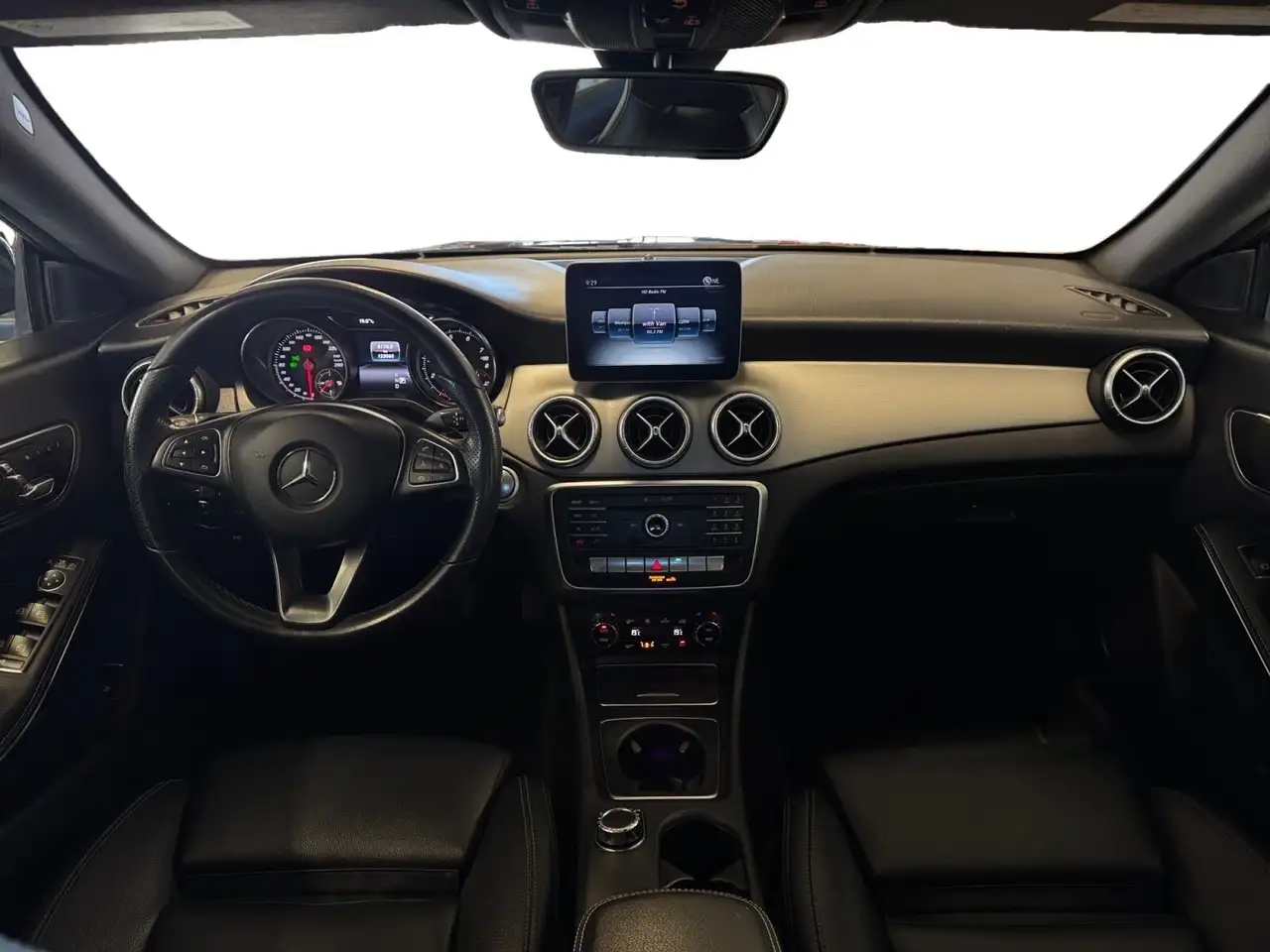 Mercedes-Benz CLA photo Mercedes-Benz CLA