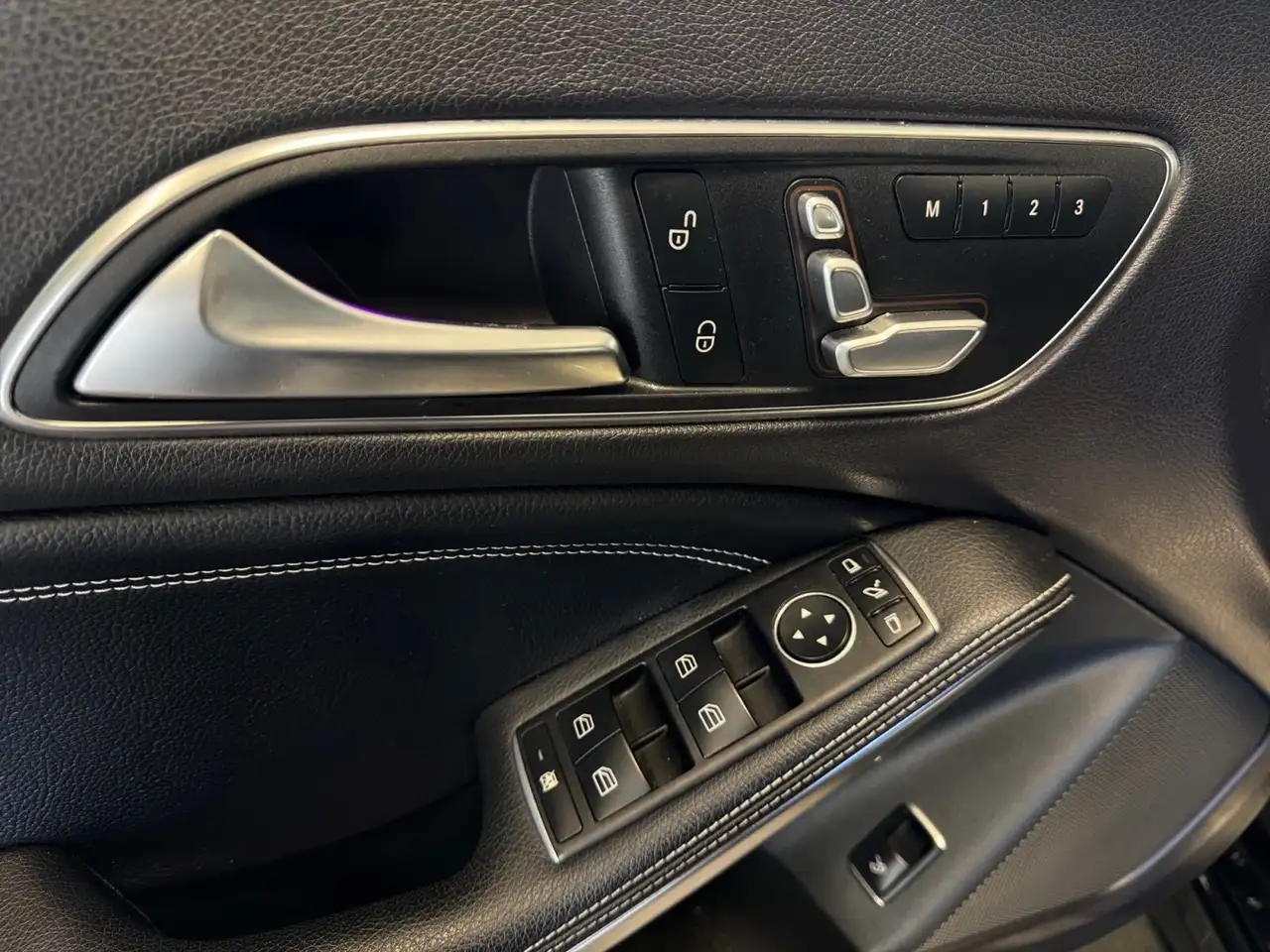 Mercedes-Benz CLA photo Mercedes-Benz CLA