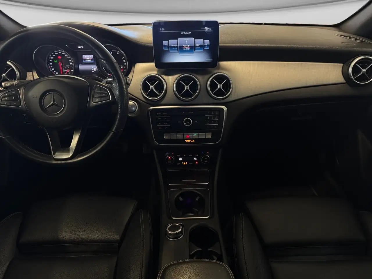 Mercedes-Benz CLA photo Mercedes-Benz CLA
