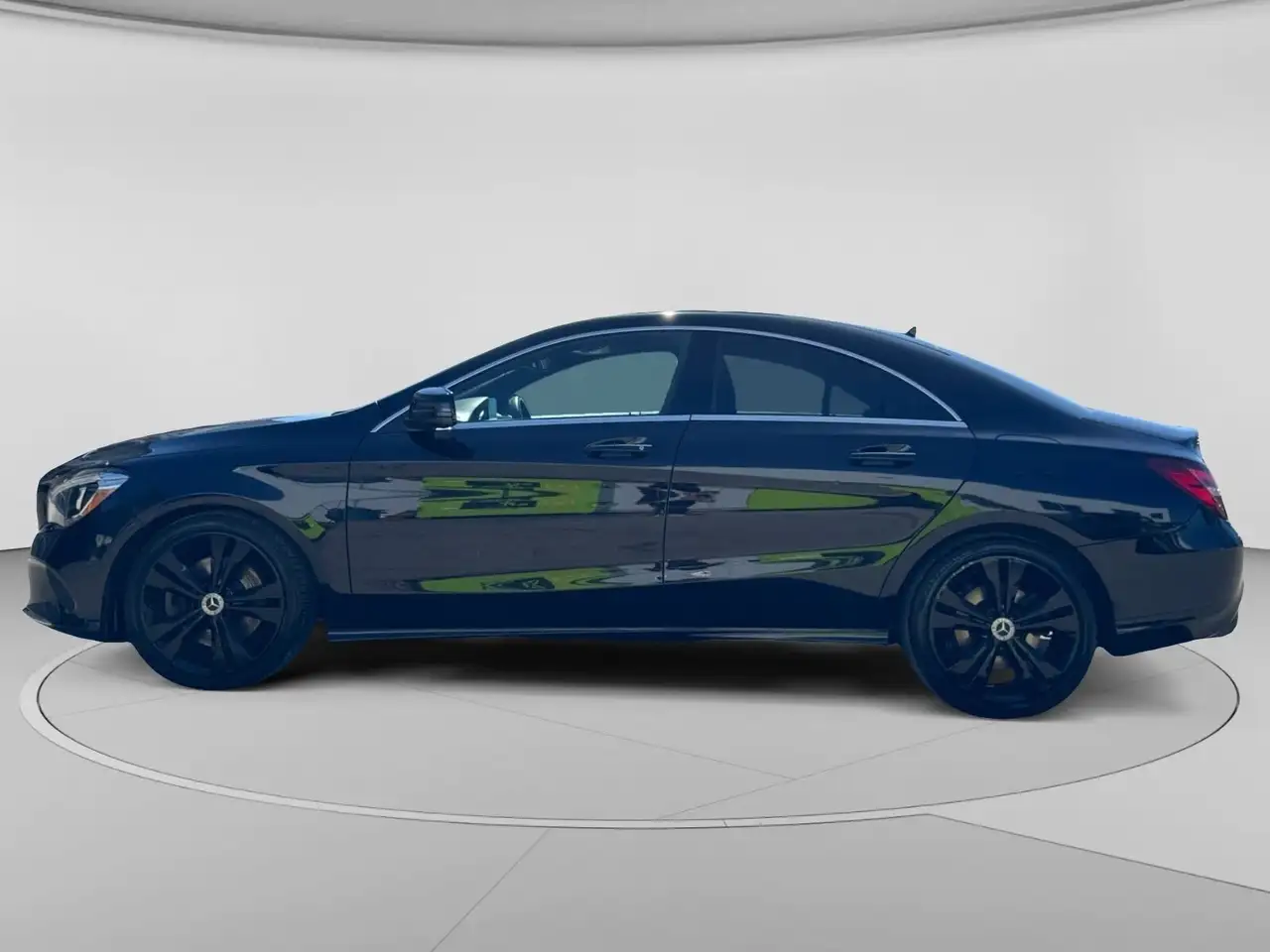 Mercedes-Benz CLA photo Mercedes-Benz CLA