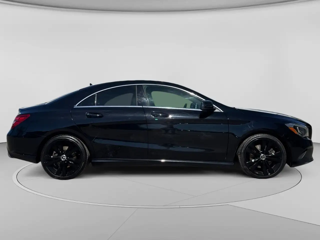 Mercedes-Benz CLA photo Mercedes-Benz CLA