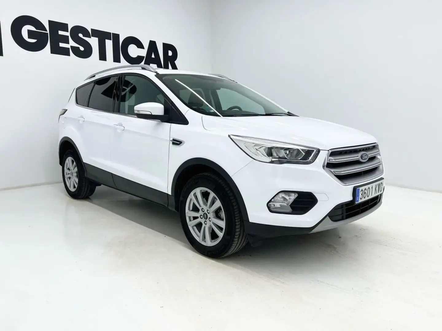 Ford Kuga TREND 1.5 ECOBOOST 120CV MT6 Weiß - 2