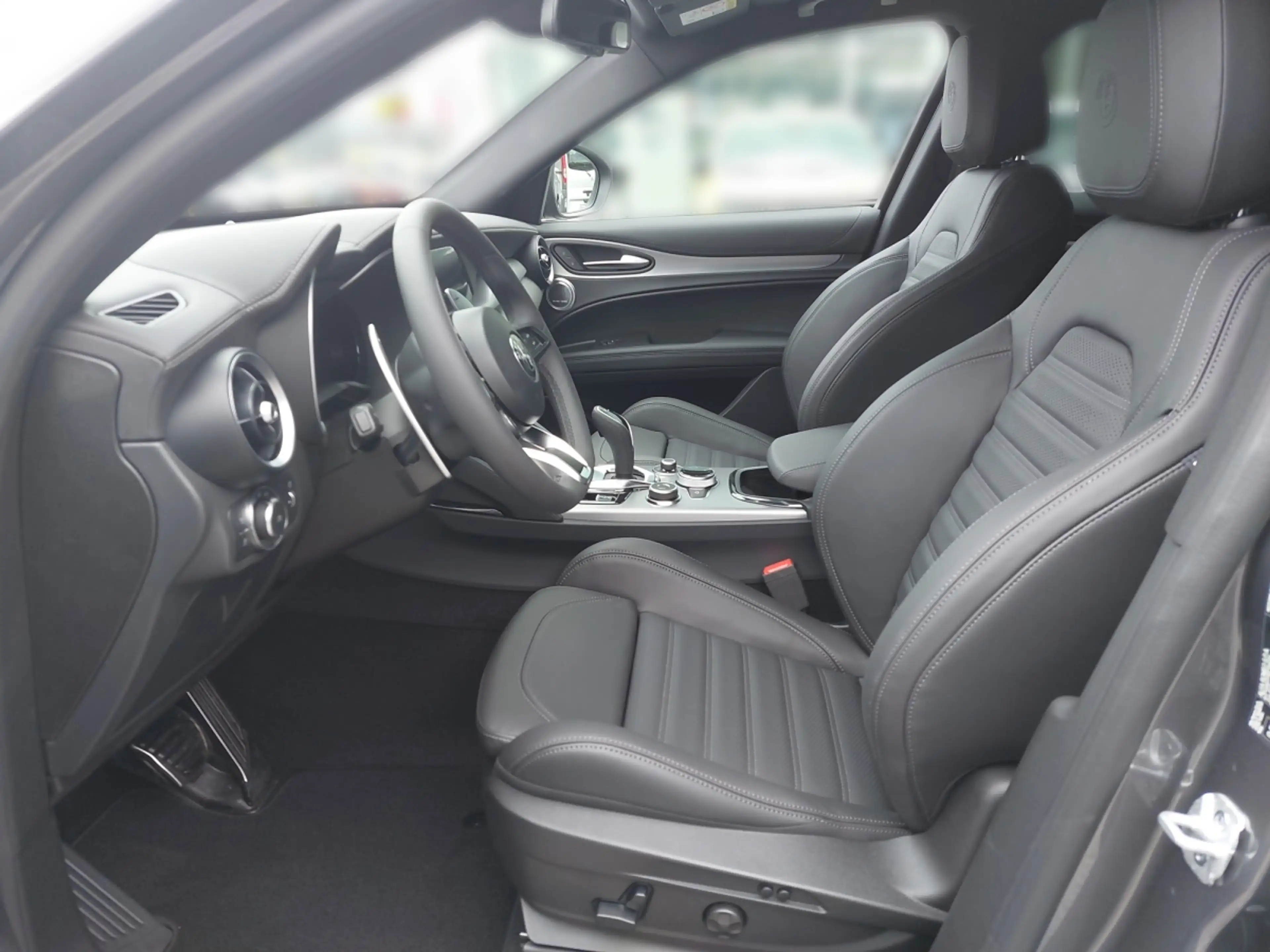 Alfa Romeo Stelvio Veloce 2,2 210PS Q4 — photo 5