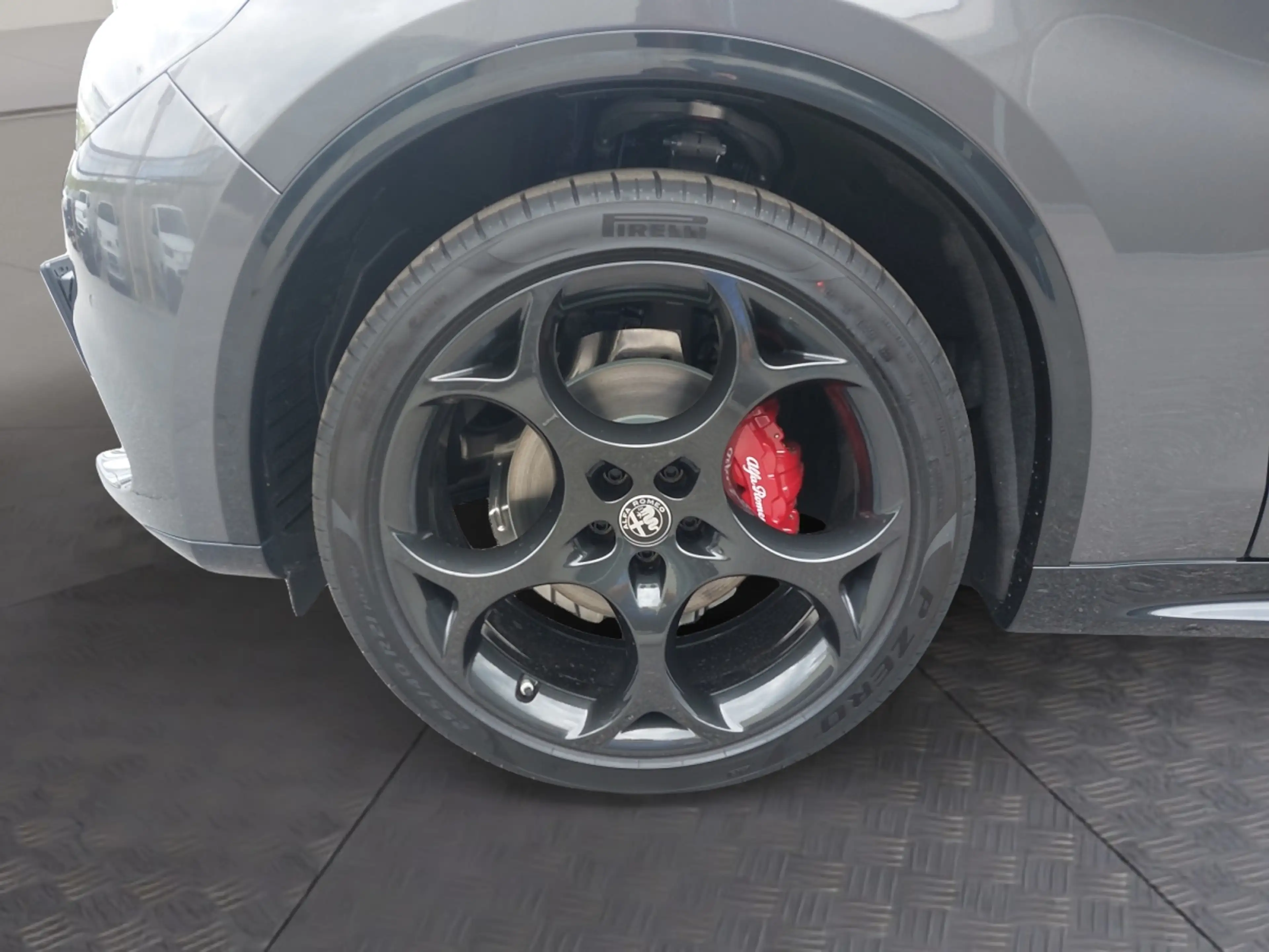 Alfa Romeo Stelvio Veloce 2,2 210PS Q4 — photo 14