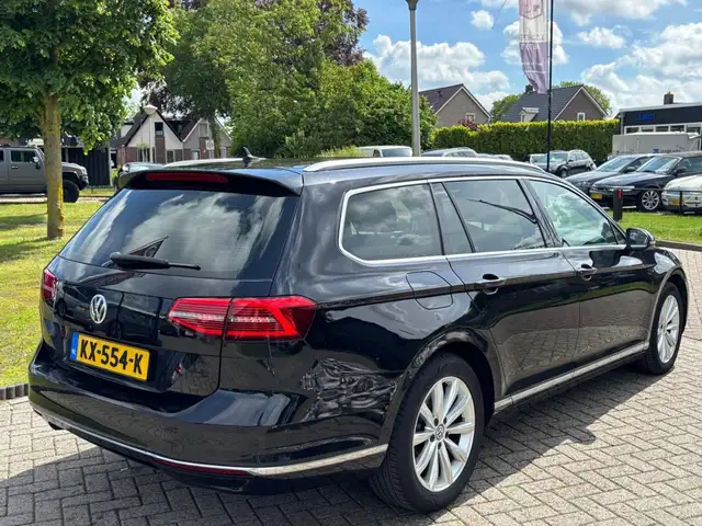 Volkswagen Passat view 5