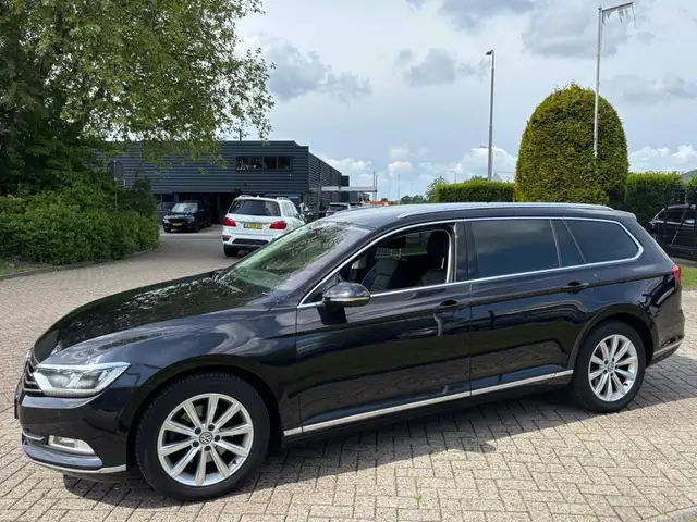 Volkswagen Passat view 8