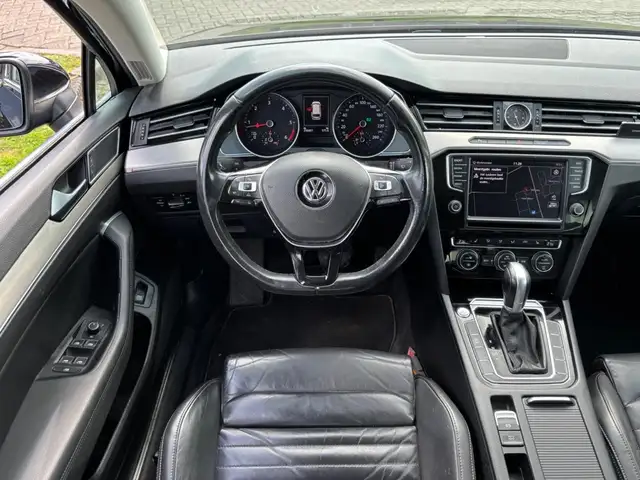 Volkswagen Passat view 9
