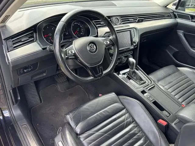 Volkswagen Passat view 11