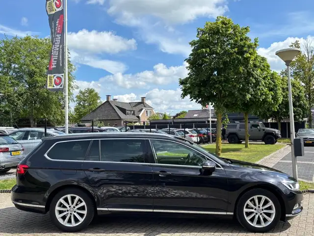 Volkswagen Passat view 4