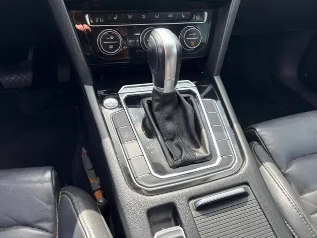 Volkswagen Passat view 14
