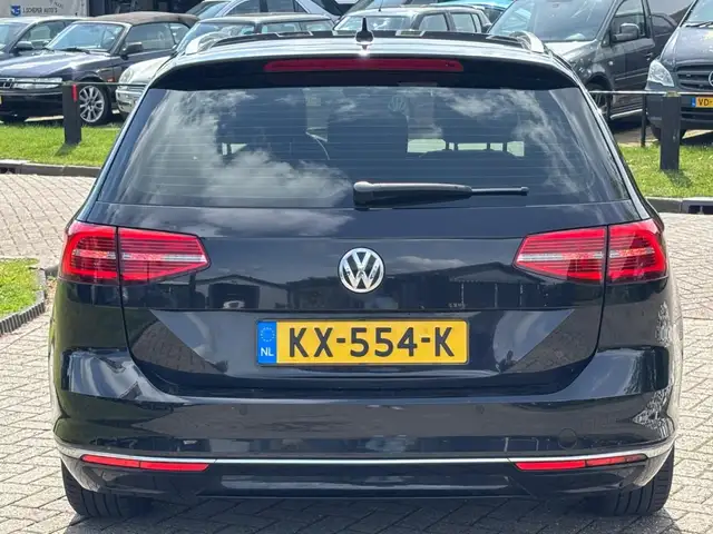 Volkswagen Passat view 6