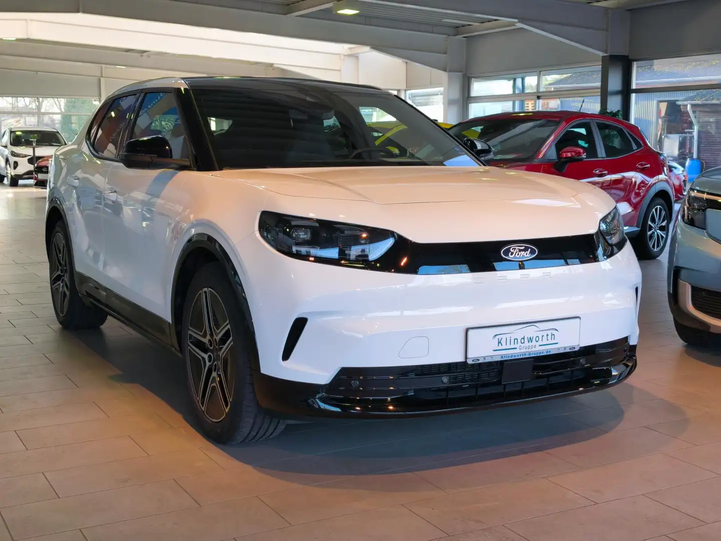 Ford Capri Ford Capri Automatik Extended Range AWD 79kWh Weiß - 2