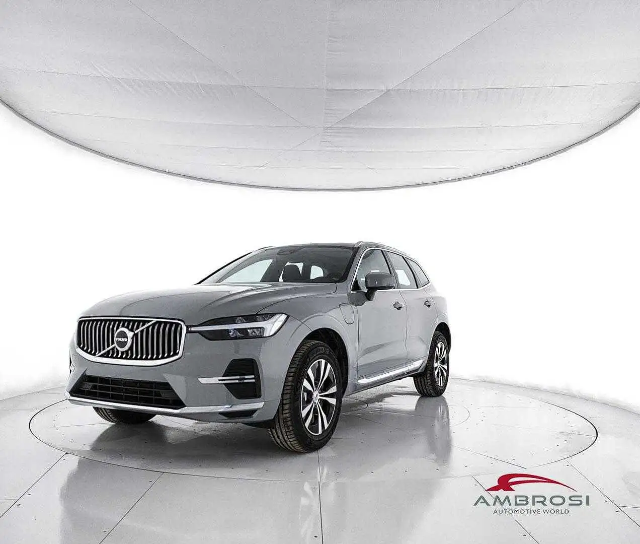Volvo XC60 T6 AWD Plug-in hybrid Elettrica/Benzina Essential Gris - 1