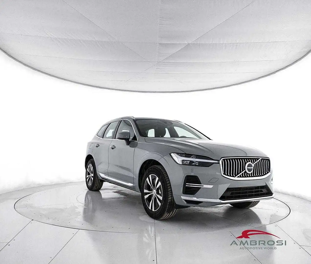 Volvo XC60 T6 AWD Plug-in hybrid Elettrica/Benzina Essential Šedá - 2