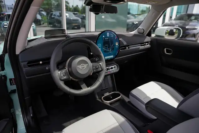 Mini Cooper Cooper view 4