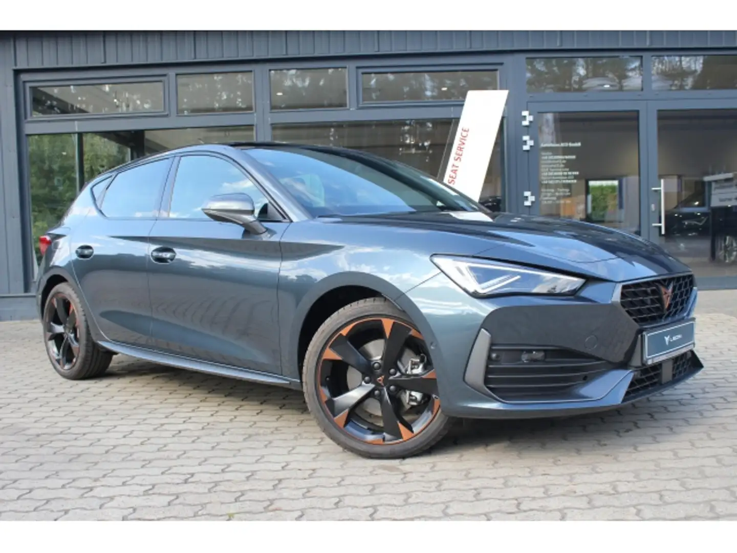 CUPRA Leon Leon 2.0 TSI DSG Navi. Matrix. Leder. CUPRADesign. Grau - 2