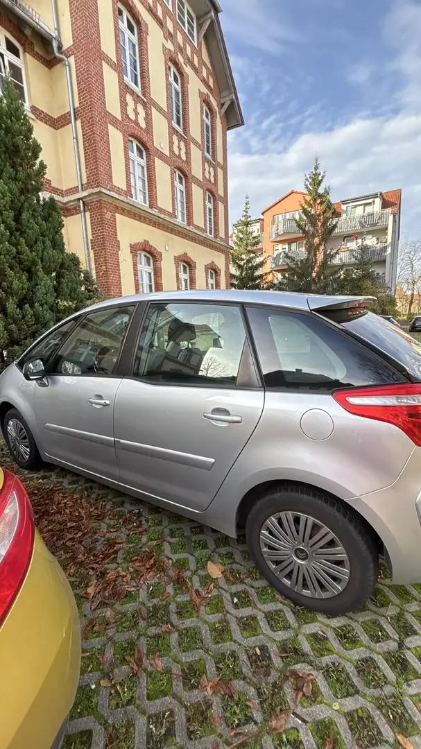 Citroen C4 Picasso 1.6 HDi FAP ESG6 Confort Schwarz - 2