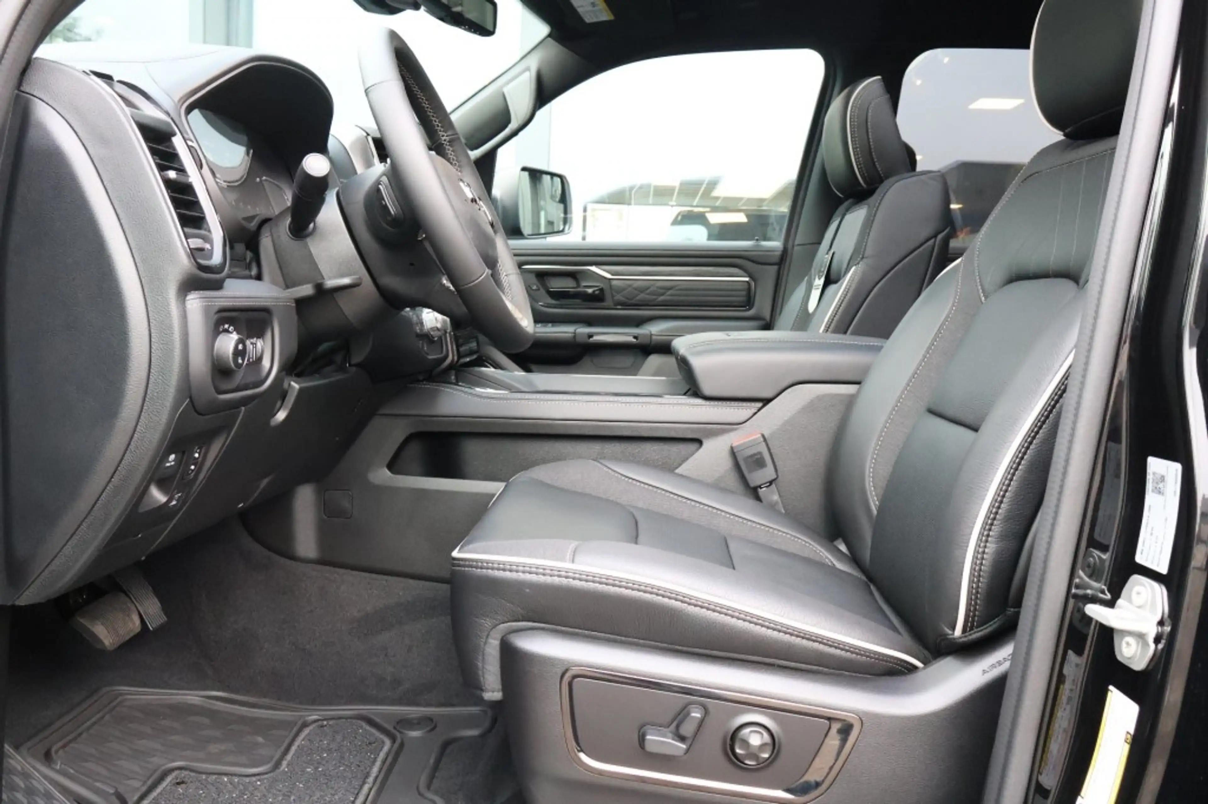 Dodge RAM 1500 5.7i V8 4x4 HEMI LIMITED / NEW MODEL 2026 — photo 5