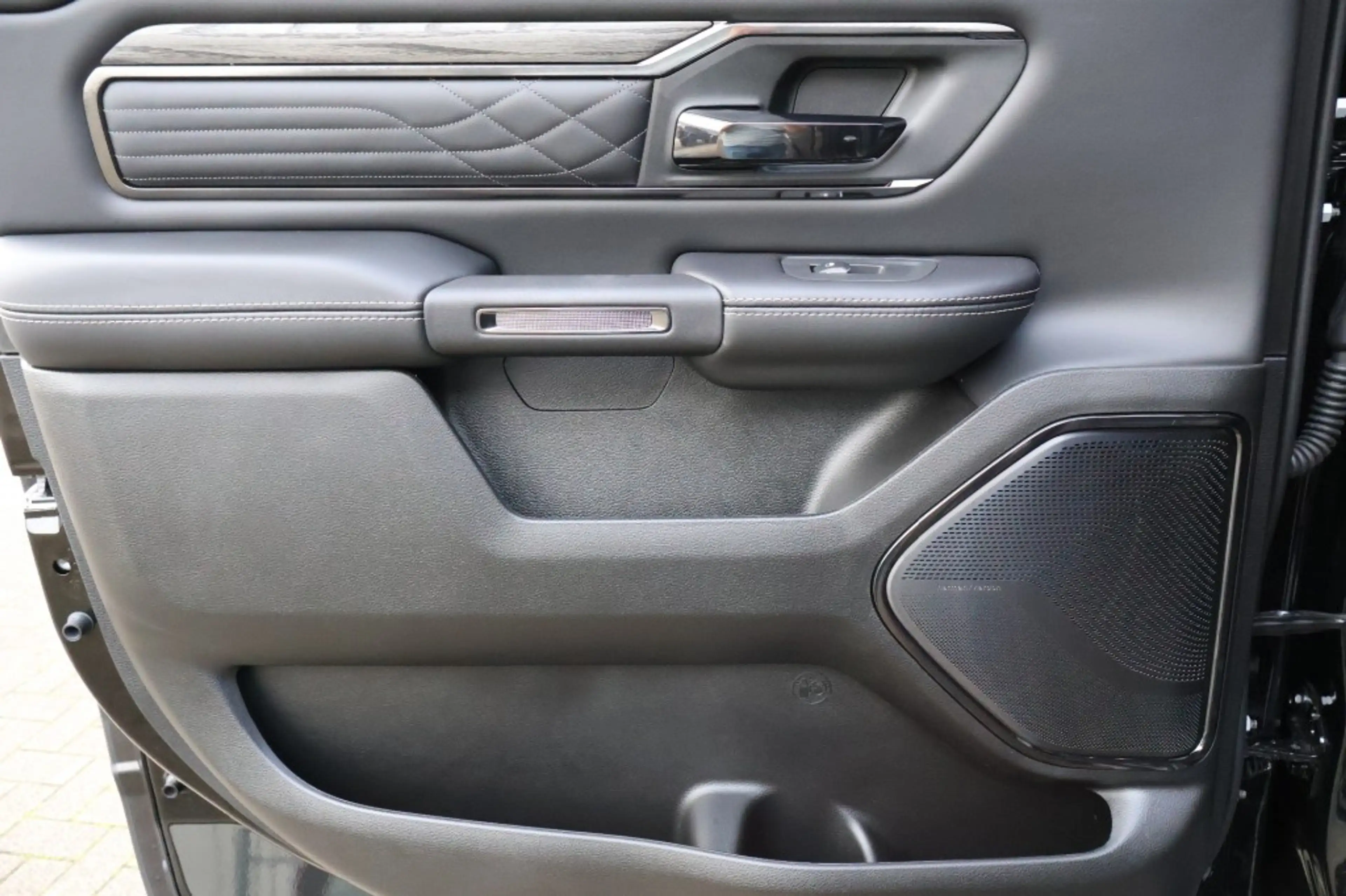 Dodge RAM 1500 5.7i V8 4x4 HEMI LIMITED / NEW MODEL 2026 — photo 12