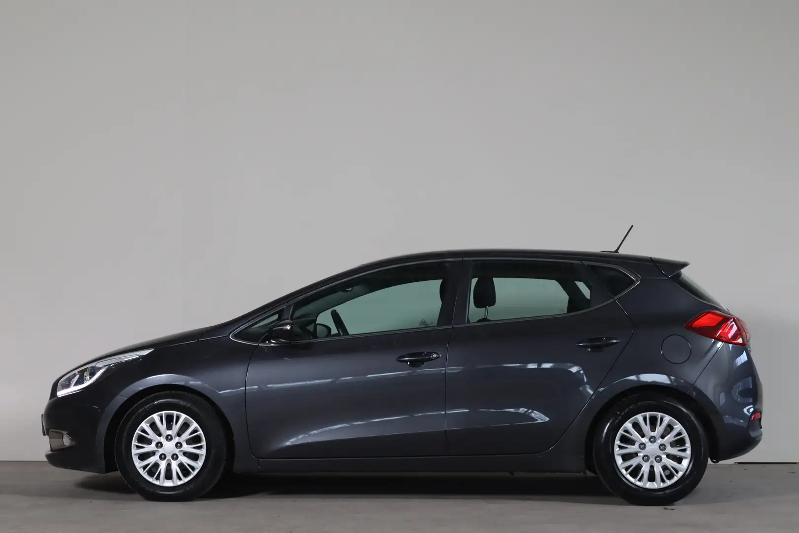 Kia Ceed / cee'd 1.6 GDI Business Pack NL-Auto!! Camera I Climate I Grijs - 2