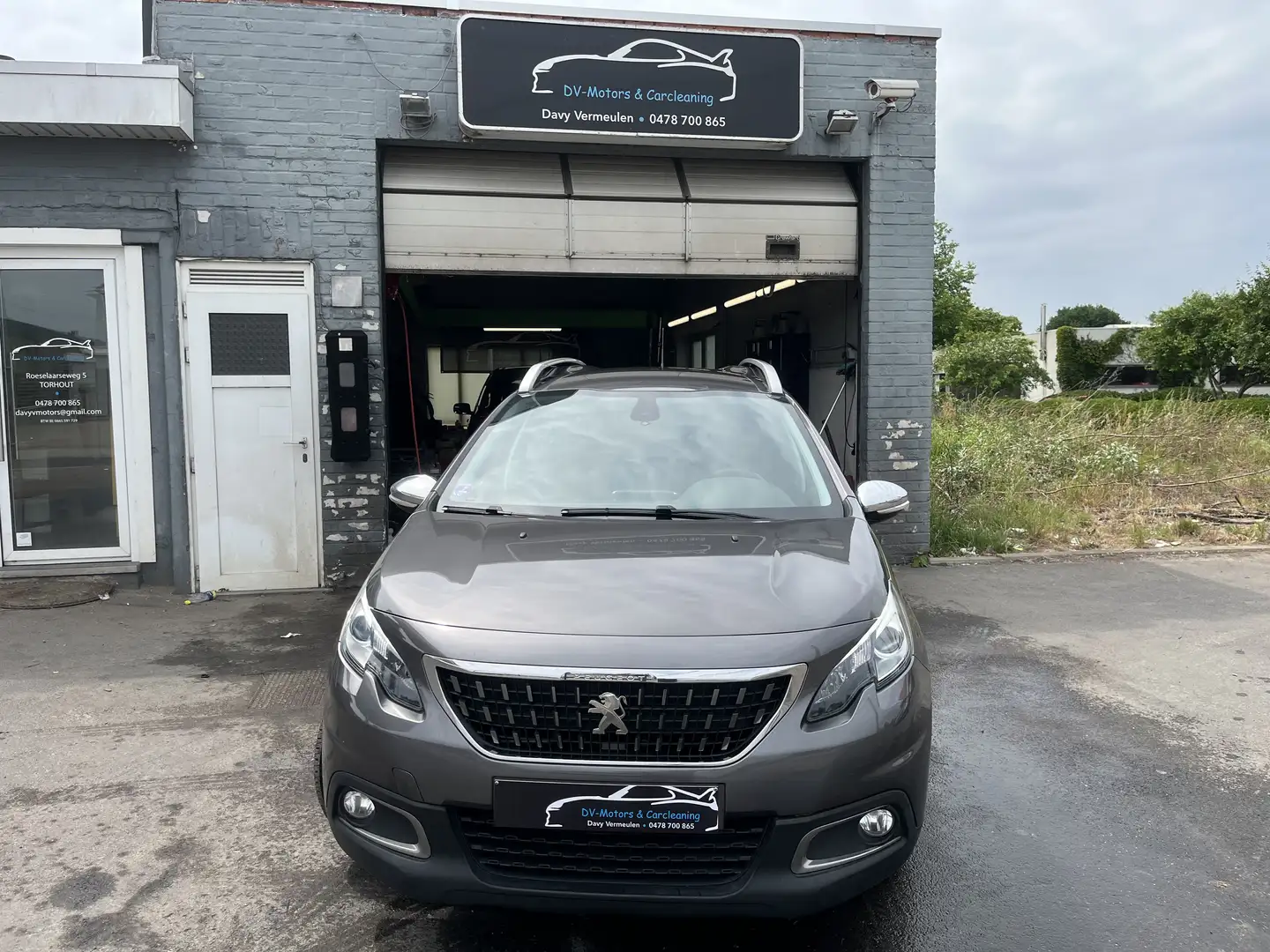 Peugeot 2008 PureTech 82 Style Gris - 2