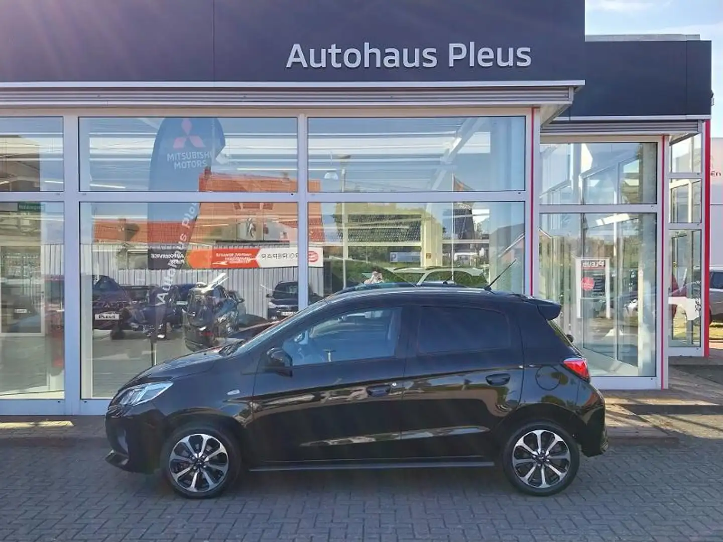 Mitsubishi Space Star Select+ 1.2 MIVEC ClearTec CVT Schwarz - 1