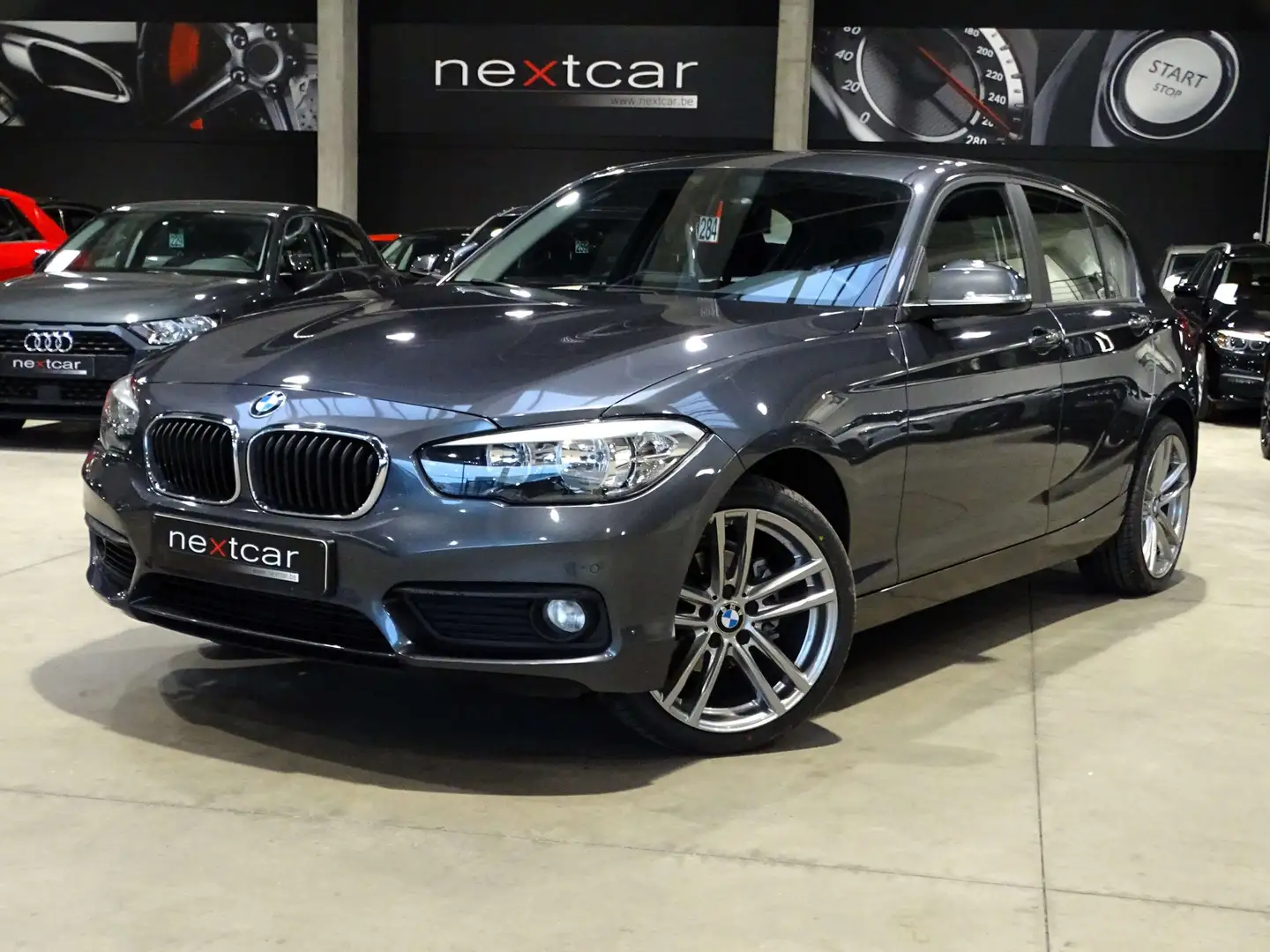 BMW 116 d Hatch **NAVI-CRUISE-PARKING AV \u0026 AR** Gris - 1