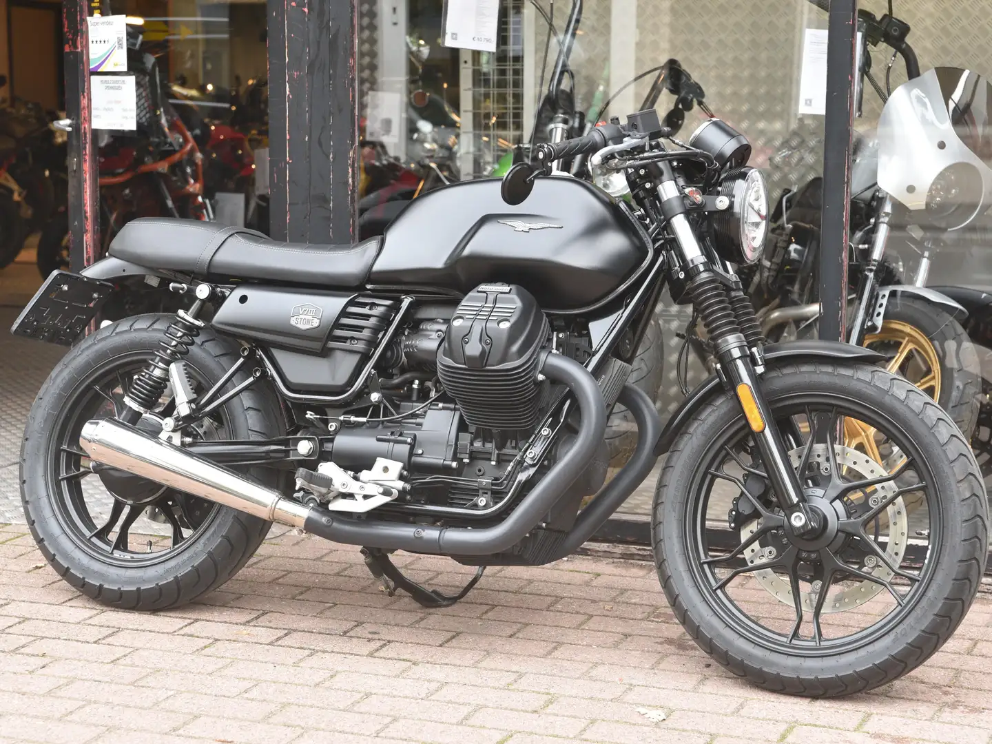 Moto Guzzi V 7 III STONE ***MOTO VERTE*** Zwart - 1