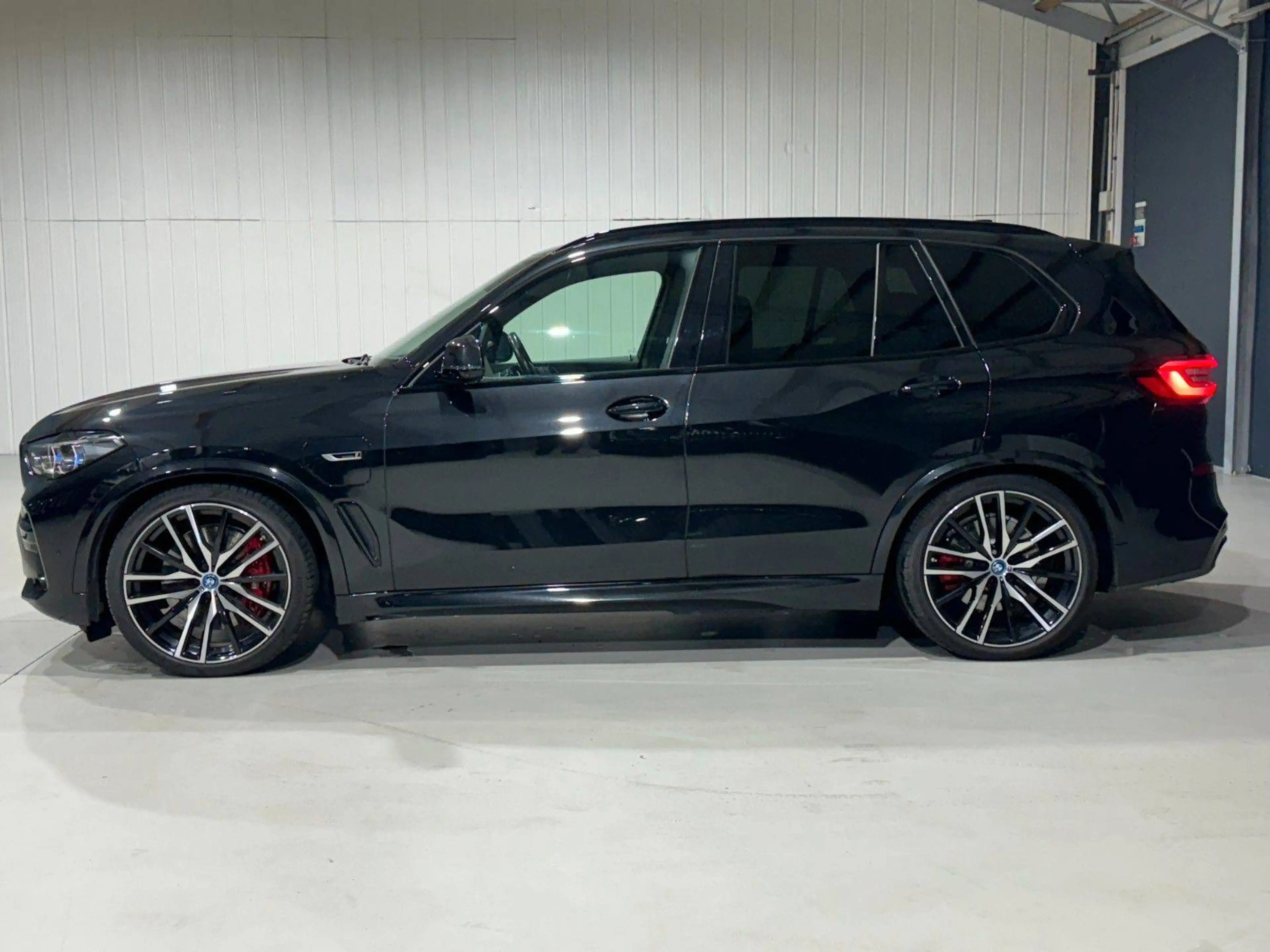 BMW X5 xDrive 45 e M Sport — photo 2