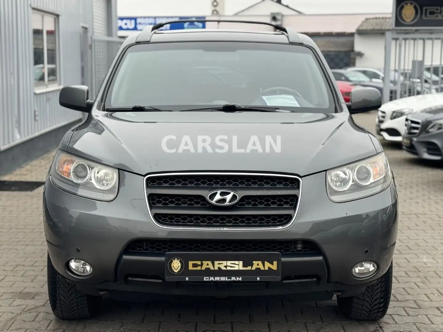 Hyundai SANTA FE 2.2 CRDi 2.HAND+ALLRAD+AHK+R.KAM+SHZ Gris - 2